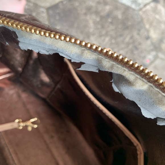 Micheal kors purse large size. - Picture 3 of 15